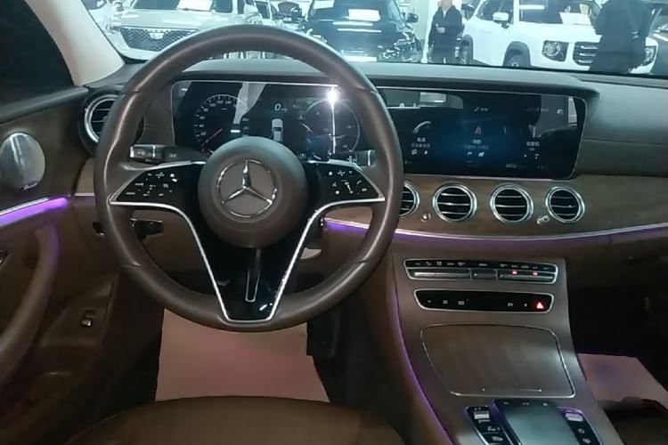 Used Mercedes-Benz E-Class 2023 Updated E 300 L Luxury Edition Steering Wheel