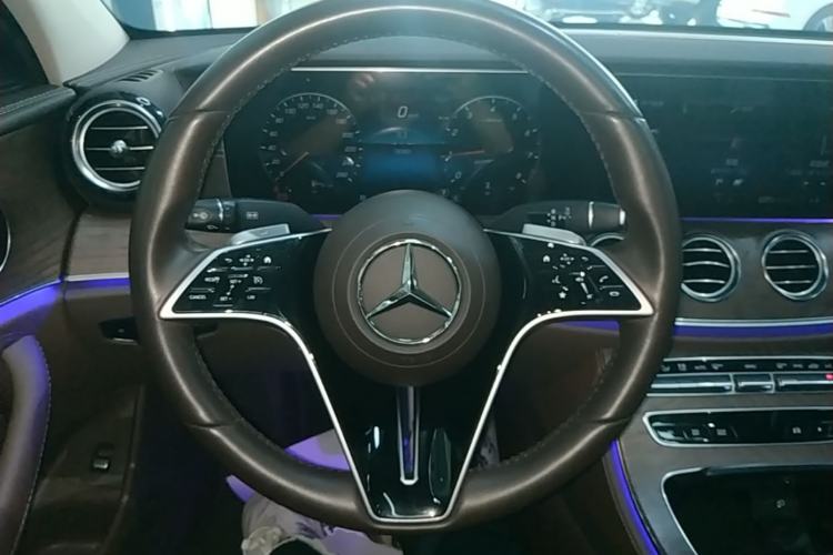 Used Mercedes-Benz E-Class 2023 Updated E 300 L Fashion Edition Steering Wheel