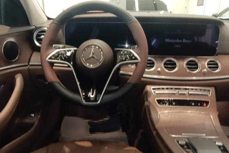 Used Mercedes-Benz E-Class 2023 Updated E 300 L Fashion Edition Steering Wheel
