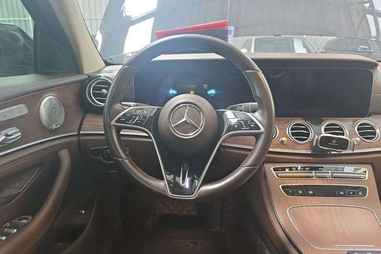 Used Mercedes-Benz E-Class 2023 Updated E 300 L Luxury Edition Steering Wheel