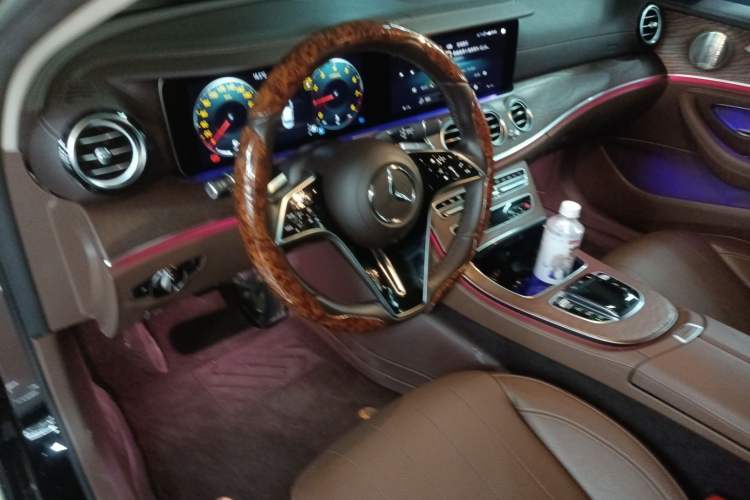 Used Mercedes-Benz E-Class 2023 Updated E 300 L Luxury Edition Steering Wheel