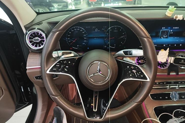 Used Mercedes-Benz E-Class 2023 Updated E 300 L Luxury Edition Steering Wheel