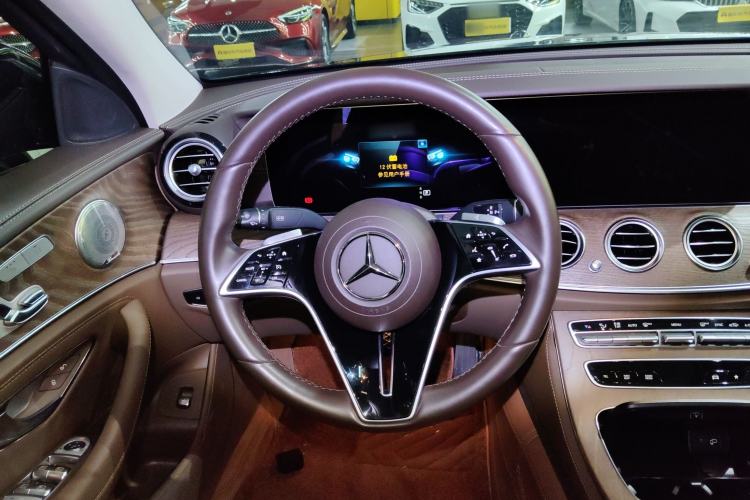 Used Mercedes-Benz E-Class 2023 Updated E 300 L Fashion Edition Steering Wheel