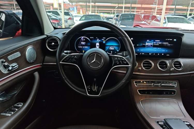 Used Mercedes-Benz E-Class 2023 Updated E 300 L Luxury Edition Steering Wheel