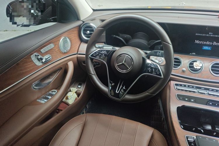 Used Mercedes-Benz E-Class 2023 Updated E 300 L Luxury Edition Steering Wheel