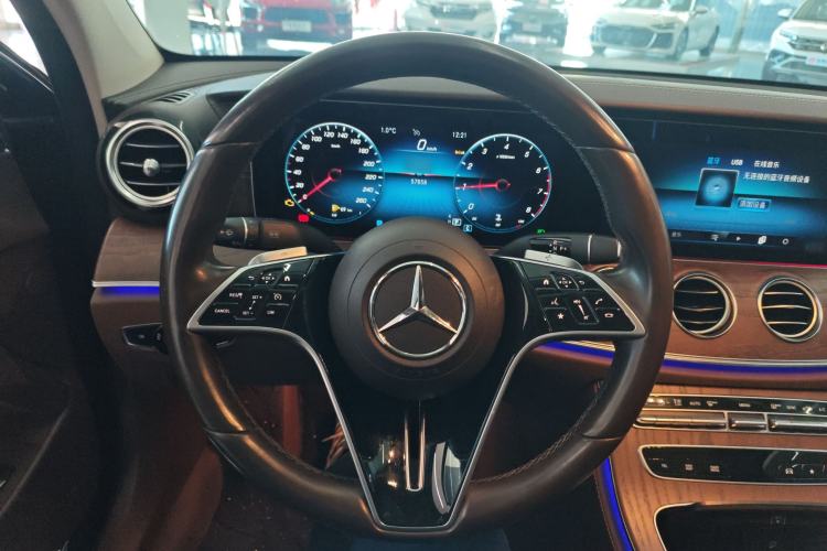 Used Mercedes-Benz E-Class 2023 Updated E 300 L Fashion Edition Steering Wheel