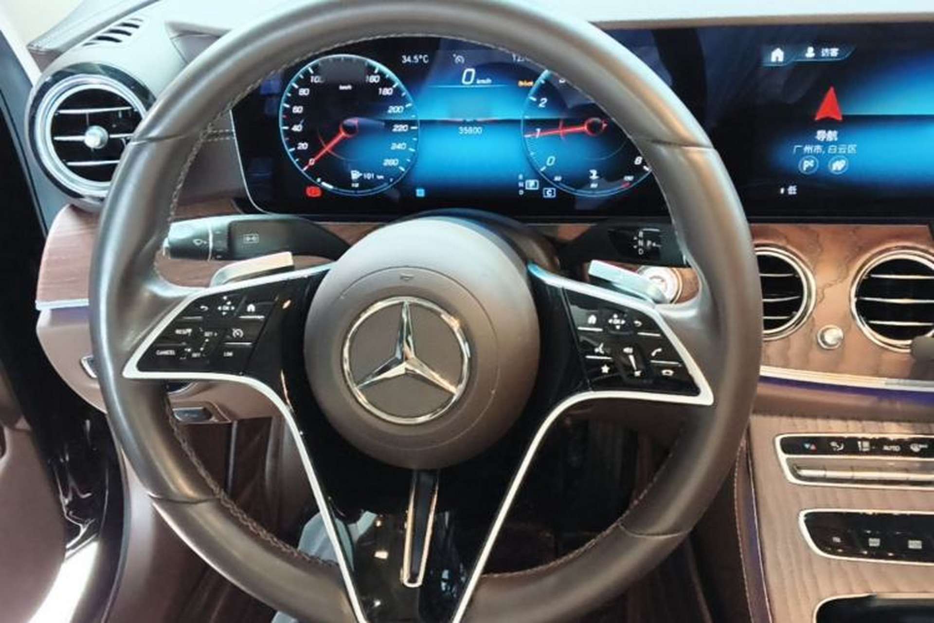 Used Mercedes-Benz E-Class 2023 Updated E 300 L Fashion Edition Steering Wheel