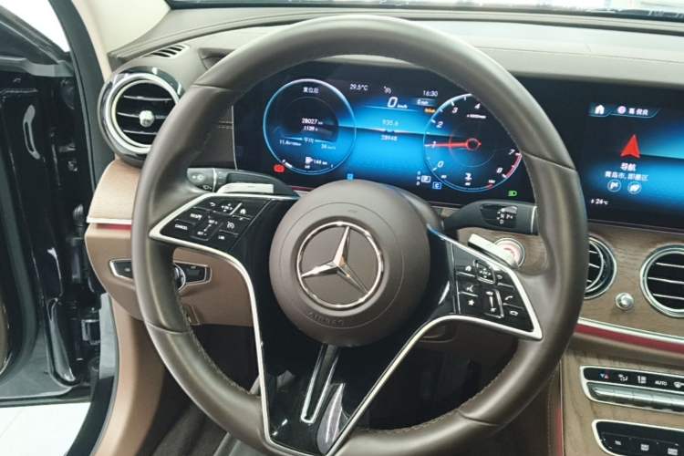 Used Mercedes-Benz E-Class 2023 Updated E 300 L Fashion Edition Steering Wheel