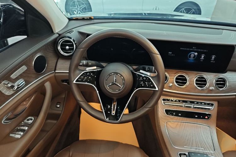 Used Mercedes-Benz E-Class 2023 Updated E 300 L Fashion Edition Steering Wheel