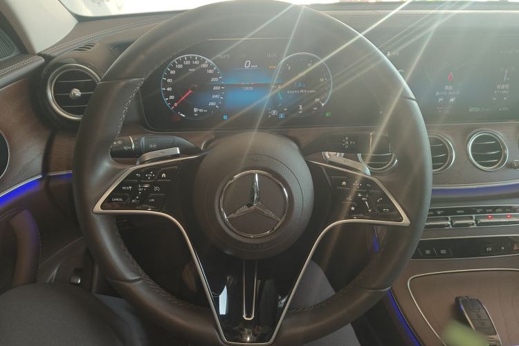 Used Mercedes-Benz E-Class 2023 Updated E 300 L Fashion Edition Steering Wheel