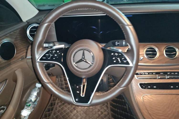 Used Mercedes-Benz E-Class 2023 Updated E 300 L Fashion Edition Steering Wheel