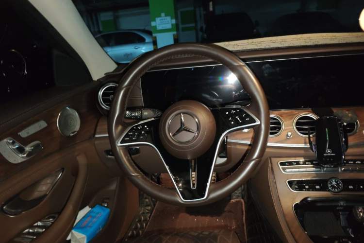 Used Mercedes-Benz E-Class 2023 Updated E 300 L Luxury Edition Steering Wheel