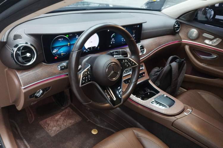 Used Mercedes-Benz E-Class 2023 Updated E 300 L Fashion Edition Steering Wheel