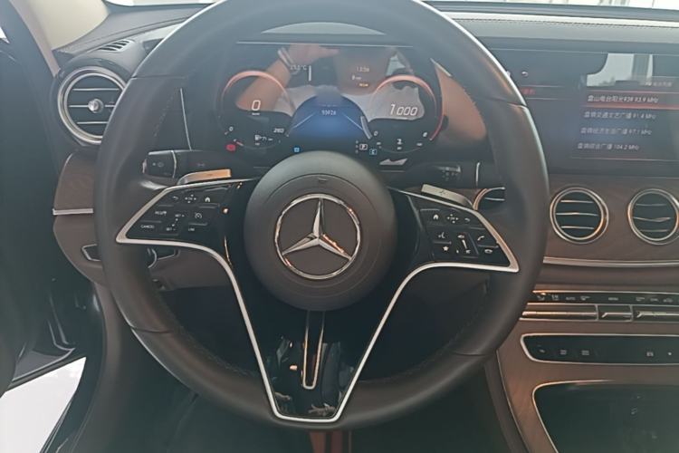 Used Mercedes-Benz E-Class 2023 Updated E 300 L Fashion Edition Steering Wheel