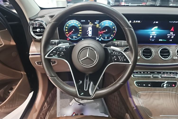 Used Mercedes-Benz E-Class 2023 Updated E 300 L Luxury Edition Steering Wheel