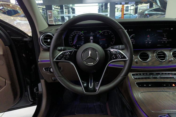 Used Mercedes-Benz E-Class 2023 Updated E 300 L Fashion Edition Steering Wheel