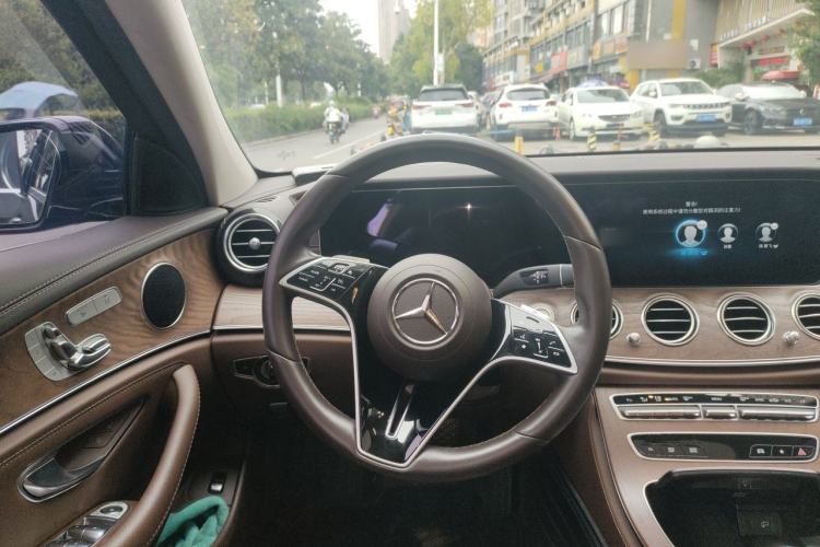 Used Mercedes-Benz E-Class 2023 Updated E 300 L Fashion Edition Steering Wheel