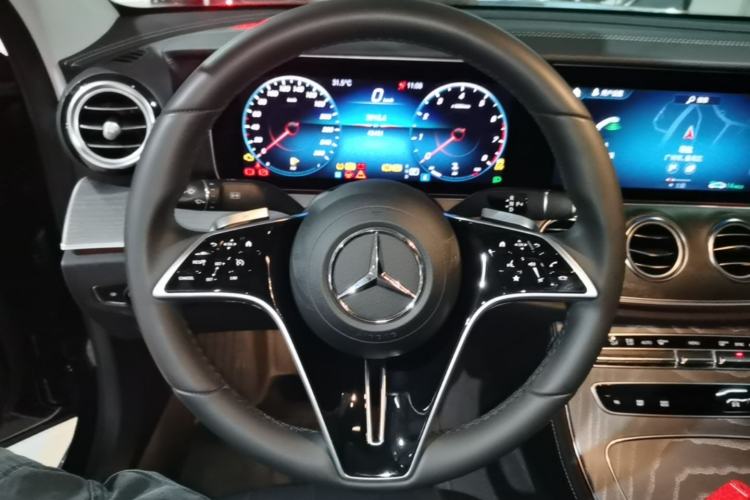 Used Mercedes-Benz E-Class 2023 Updated E 300 L Luxury Edition Steering Wheel