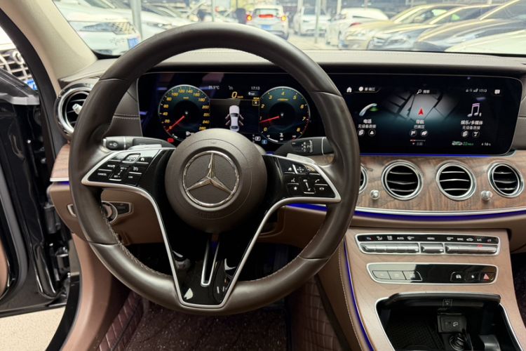 Used Mercedes-Benz E-Class 2023 Updated E 300 L Fashion Edition Steering Wheel