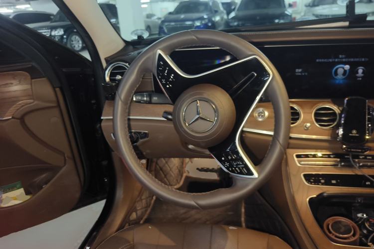 Used Mercedes-Benz E-Class 2023 Updated E 300 L Fashion Edition Steering Wheel