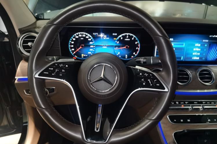 Used Mercedes-Benz E-Class 2023 Updated E 300 L Fashion Edition Steering Wheel