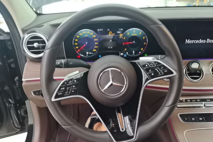 Used Mercedes-Benz E-Class 2023 Updated E 300 L Fashion Edition Steering Wheel