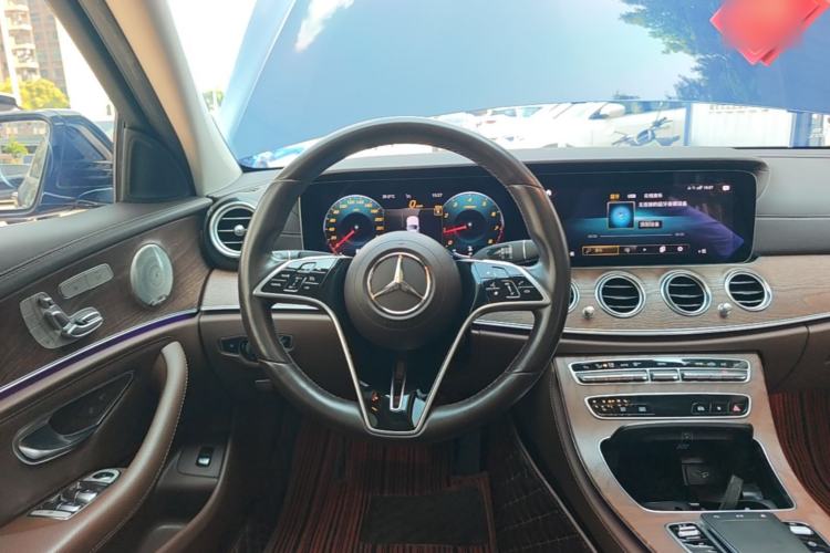 Used Mercedes-Benz E-Class 2023 Updated E 300 L Luxury Edition Steering Wheel