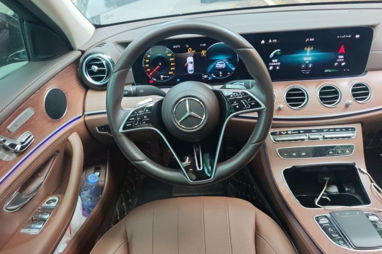 Used Mercedes-Benz E-Class 2023 Updated E 300 L Fashion Edition Steering Wheel