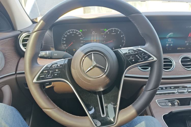 Used Mercedes-Benz E-Class 2023 Updated E 300 L Luxury Edition Steering Wheel