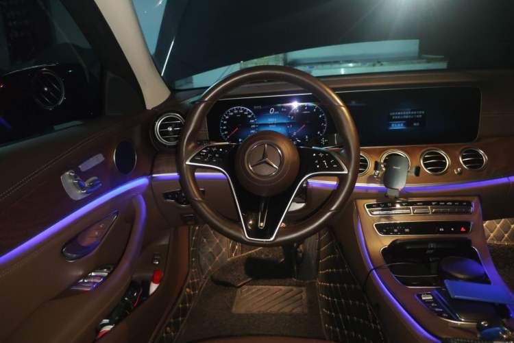 Used Mercedes-Benz E-Class 2023 Updated E 300 L Fashion Edition Steering Wheel