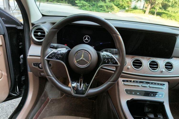 Used Mercedes-Benz E-Class 2023 Updated E 300 L Luxury Edition Steering Wheel