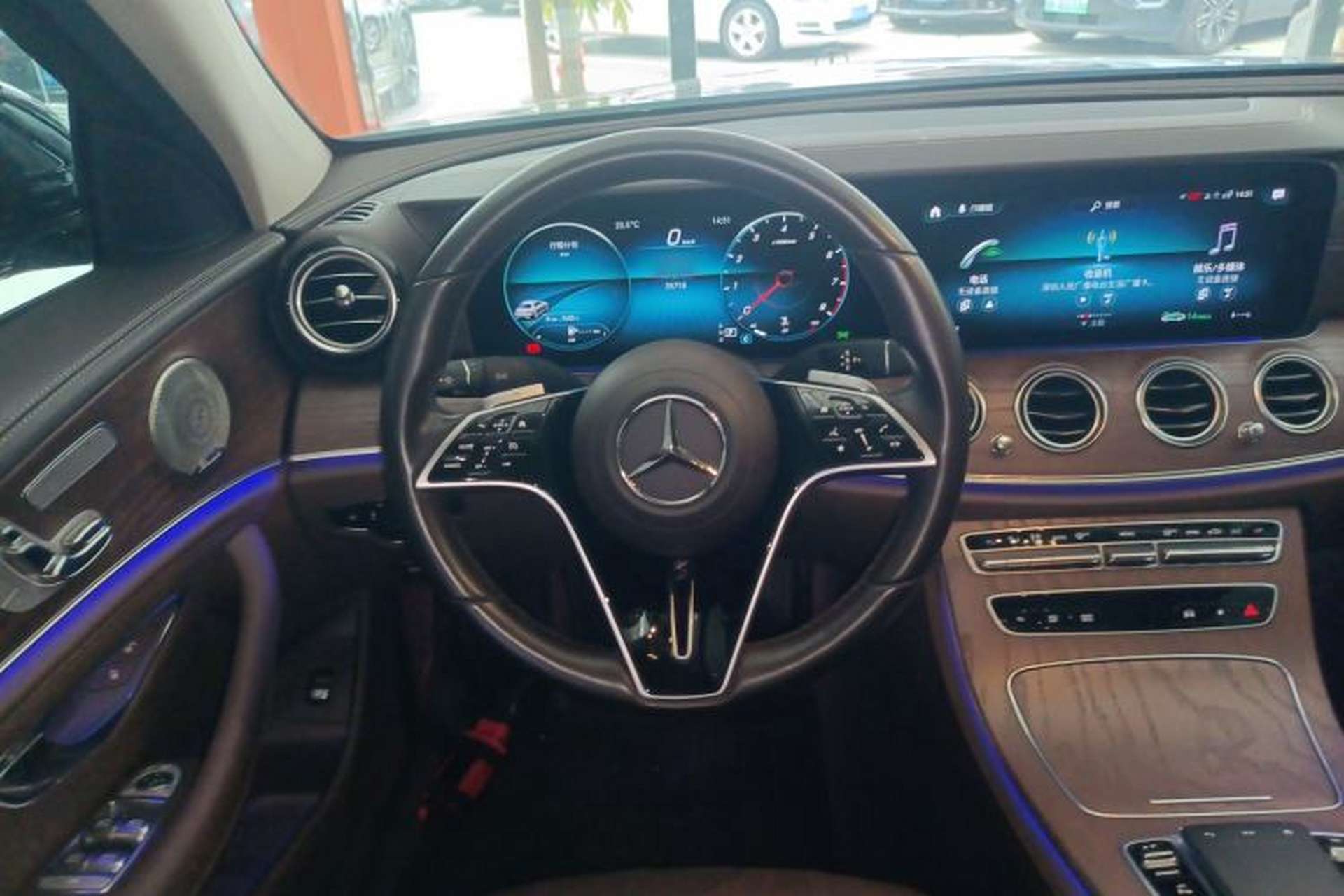 Used Mercedes-Benz E-Class 2023 Updated E 300 L Luxury Edition Steering Wheel