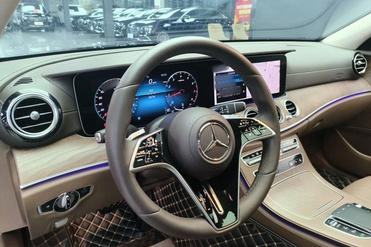 Used Mercedes-Benz E-Class 2023 Updated E 300 L Fashion Edition Steering Wheel