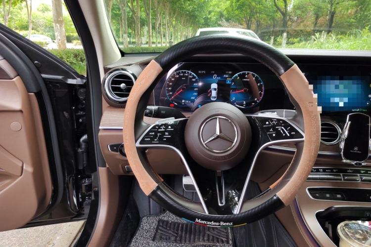 Used Mercedes-Benz E-Class 2023 Updated E 300 L Luxury Edition Steering Wheel