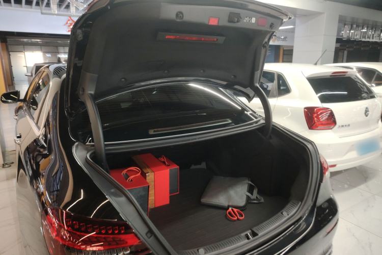 Used Mercedes-Benz E-Class 2023 Updated E 300 L Luxury Edition Trunk
