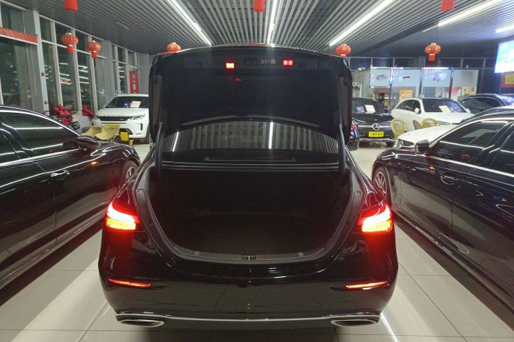 Used Mercedes-Benz E-Class 2023 Updated E 300 L Luxury Edition Trunk