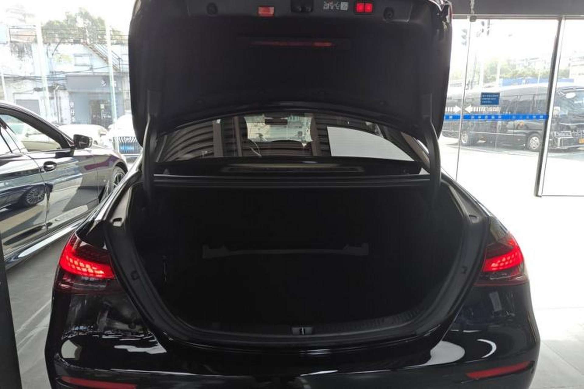 Used Mercedes-Benz E-Class 2023 Updated E 300 L Fashion Edition Trunk