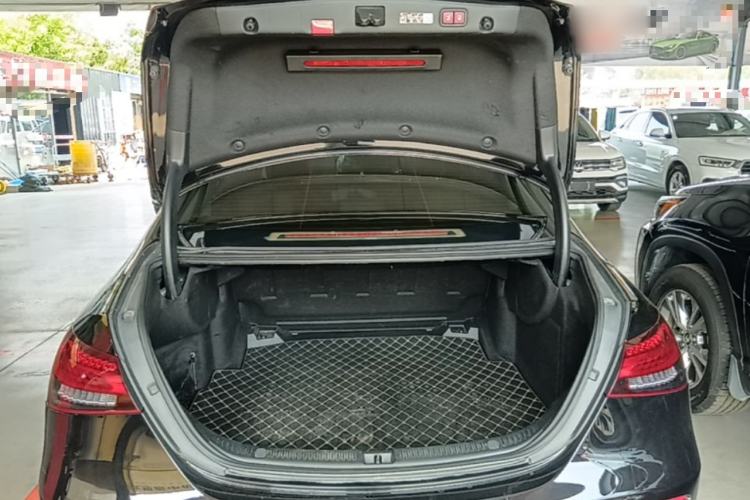 Used Mercedes-Benz E-Class 2023 Updated E 300 L Fashion Edition Trunk