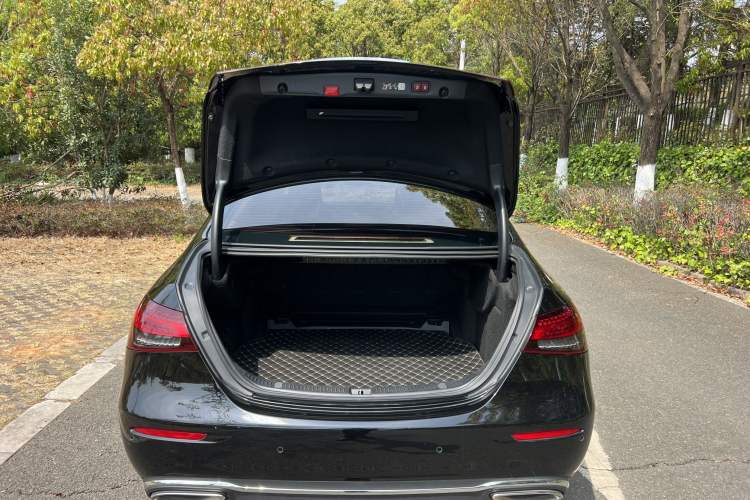 Used Mercedes-Benz E-Class 2023 Updated E 300 L Fashion Edition Trunk