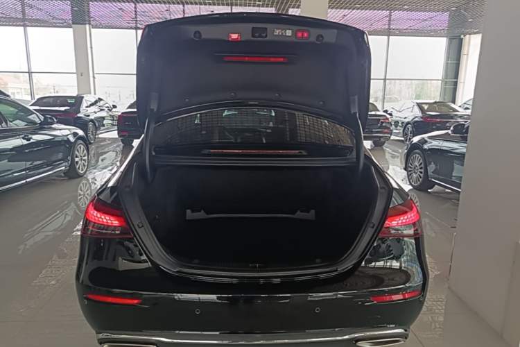 Used Mercedes-Benz E-Class 2023 Updated E 300 L Fashion Edition Trunk