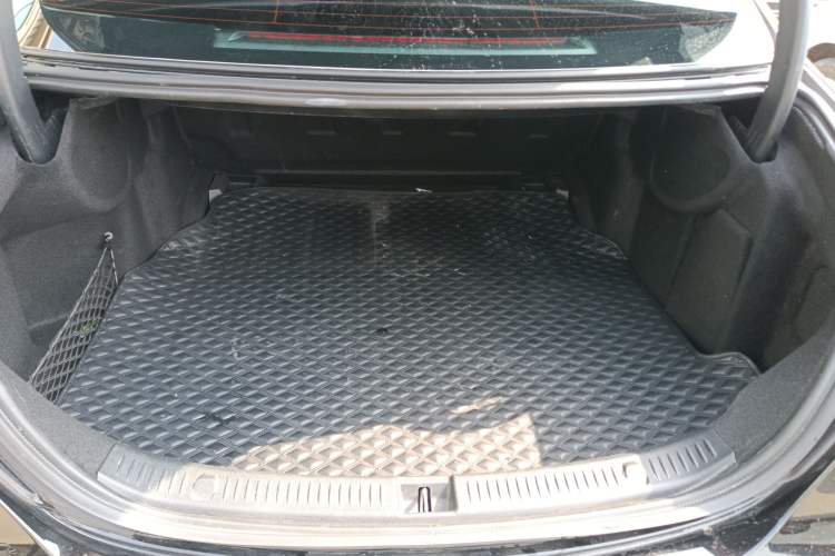 Used Mercedes-Benz E-Class 2023 Updated E 300 L Luxury Edition Trunk