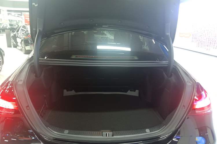 Used Mercedes-Benz E-Class 2023 Updated E 300 L Fashion Edition Trunk