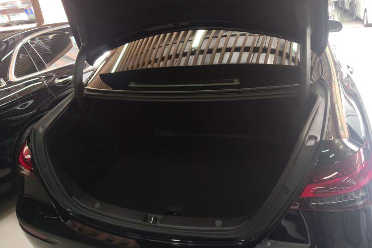 Used Mercedes-Benz E-Class 2023 Updated E 300 L Luxury Edition Trunk