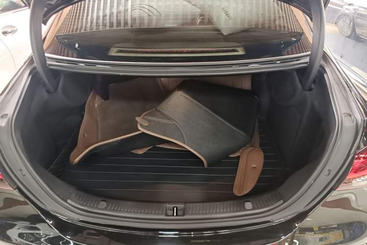 Used Mercedes-Benz E-Class 2023 Updated E 300 L Fashion Edition Trunk
