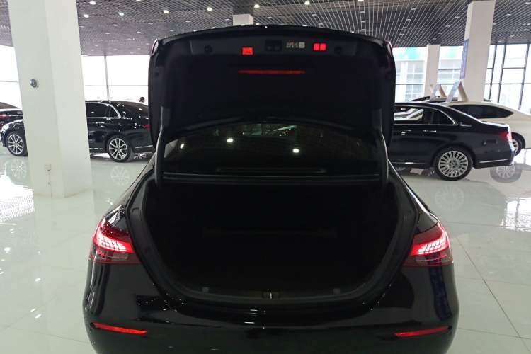 Used Mercedes-Benz E-Class 2023 Updated E 300 L Fashion Edition Trunk