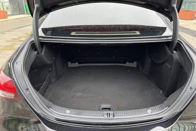 Used Mercedes-Benz E-Class 2023 Updated E 300 L Fashion Edition Trunk