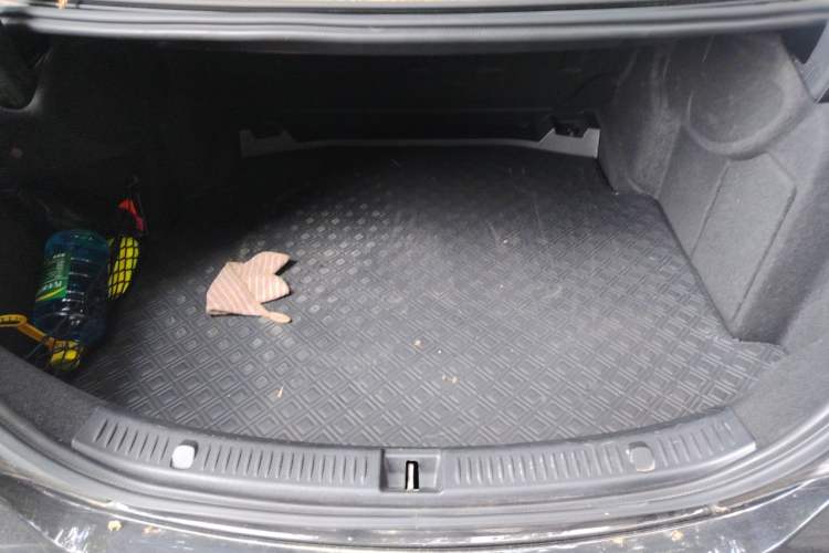Used Mercedes-Benz E-Class 2023 Updated E 300 L Luxury Edition Trunk