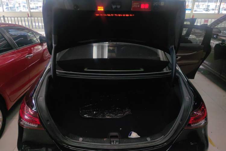 Used Mercedes-Benz E-Class 2023 Updated E 300 L Fashion Edition Trunk