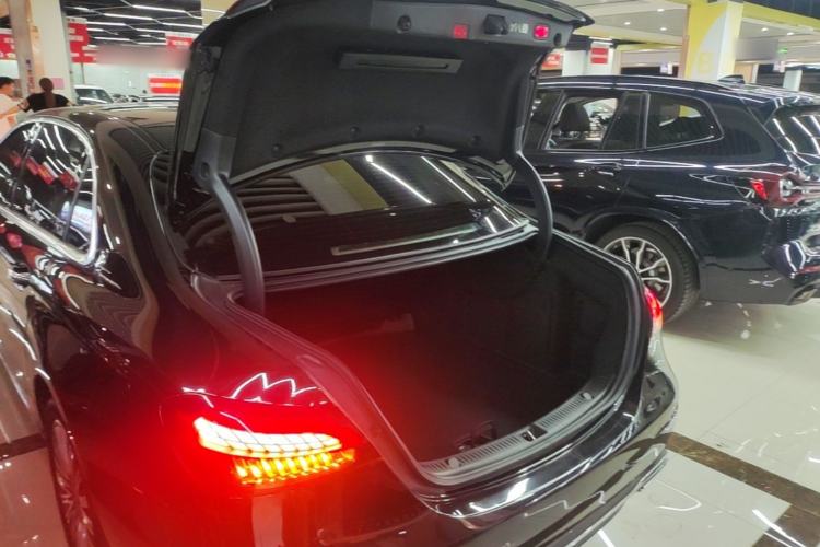 Used Mercedes-Benz E-Class 2023 Updated E 300 L Fashion Edition Trunk