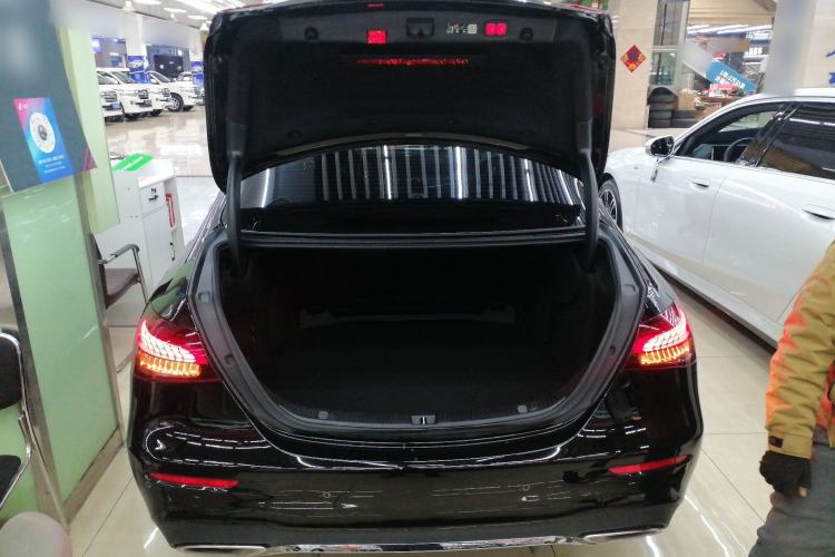 Used Mercedes-Benz E-Class 2023 Restyled E 300 L Sport Luxury Edition Trunk